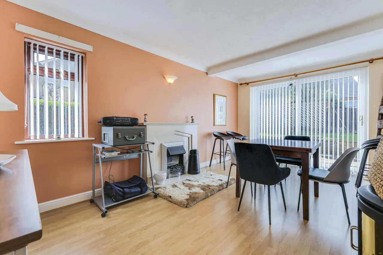 Foxholes Crescent, Calverley, LS28, photo 8