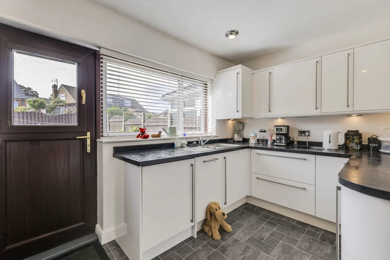 Foxholes Crescent, Calverley, LS28, photo 5