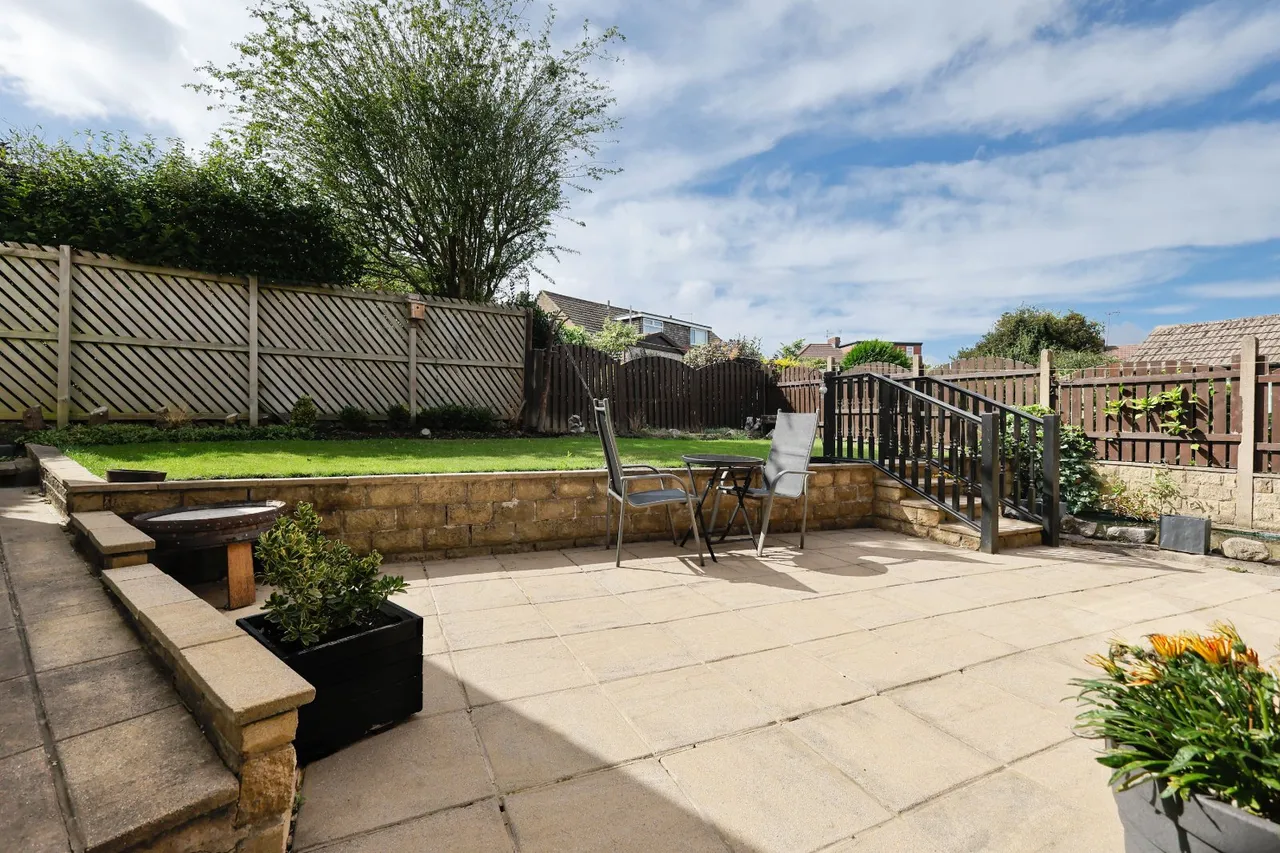 Foxholes Crescent, Calverley, LS28, photo 18