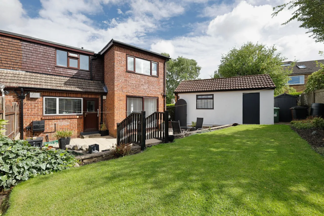 Foxholes Crescent, Calverley, LS28, photo 19
