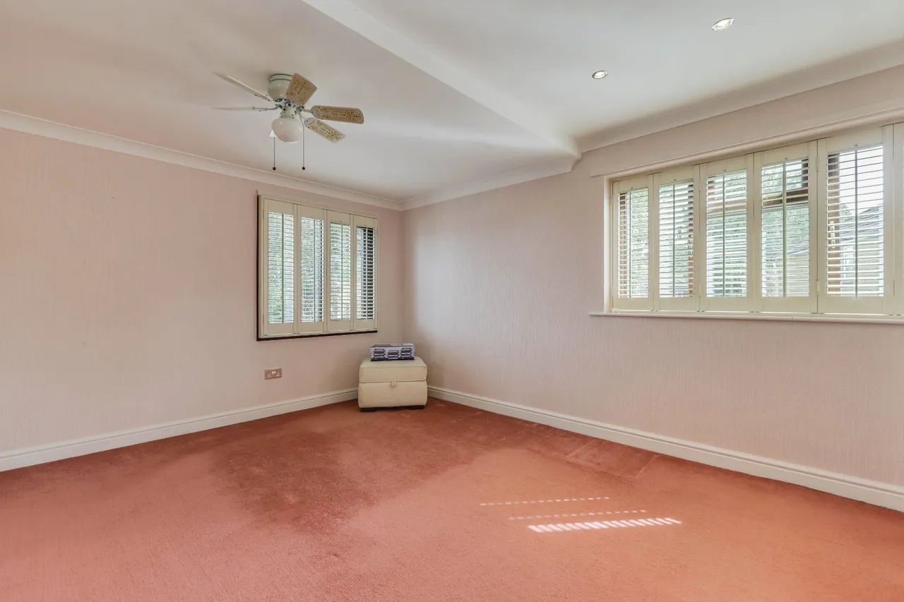 Foxholes Crescent, Calverley, LS28, photo 12