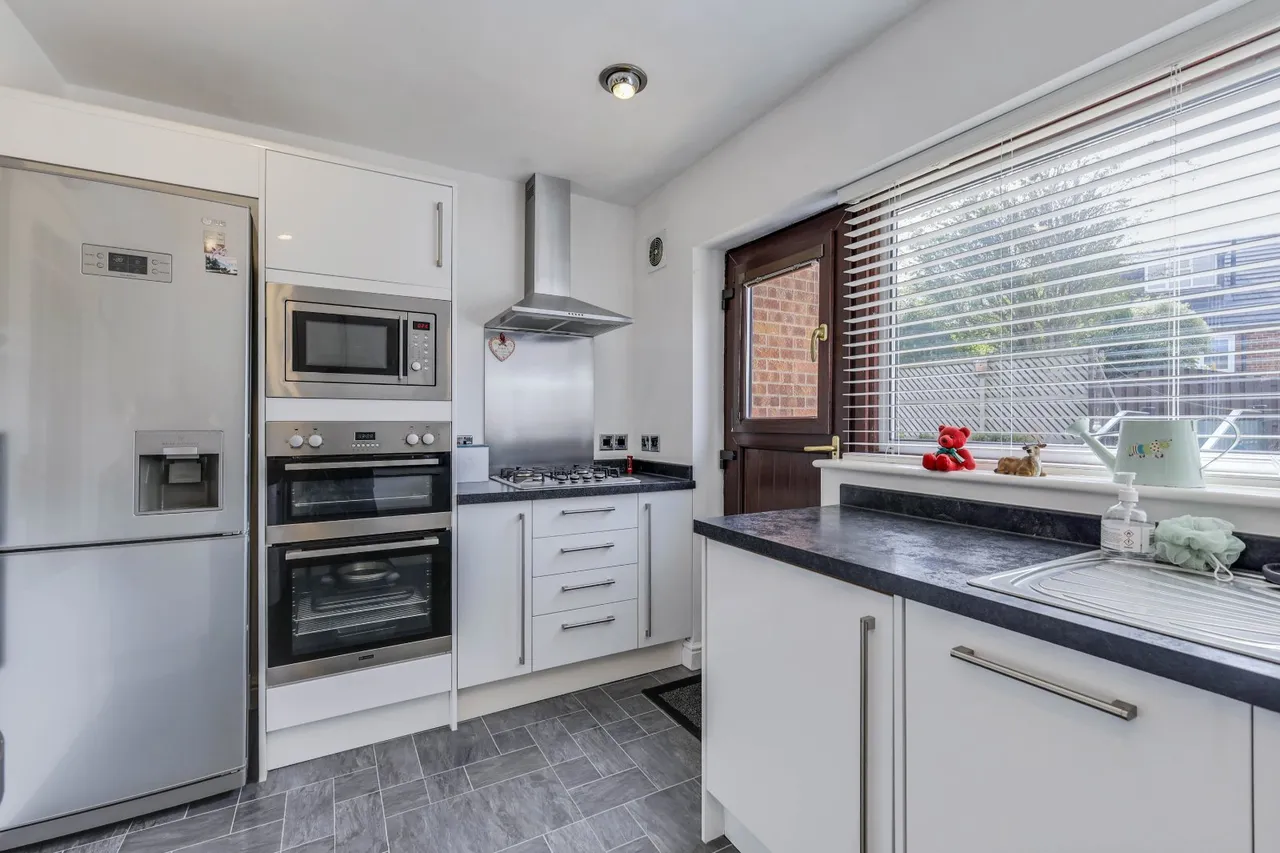 Foxholes Crescent, Calverley, LS28, photo 7