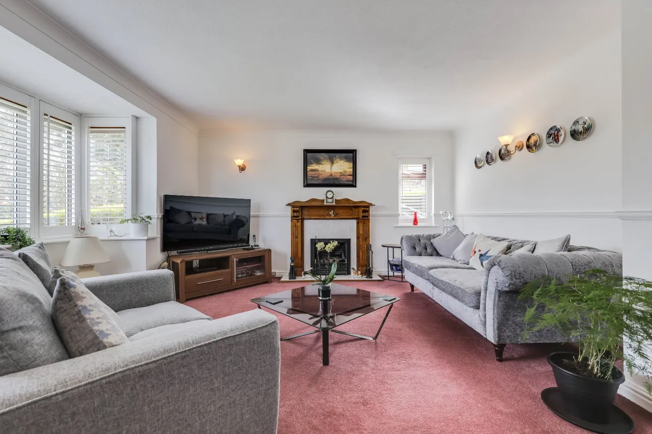Foxholes Crescent, Calverley, LS28, photo 2