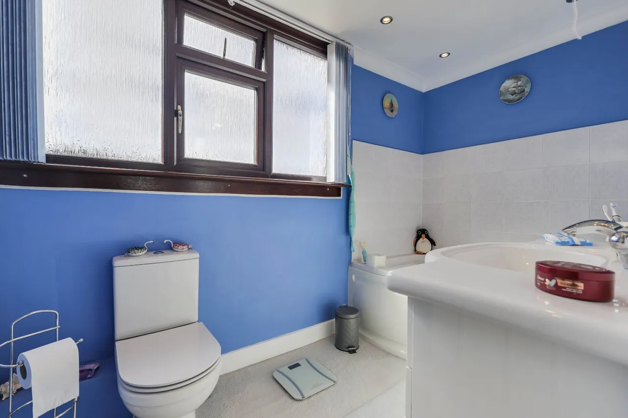 Foxholes Crescent, Calverley, LS28, photo 16