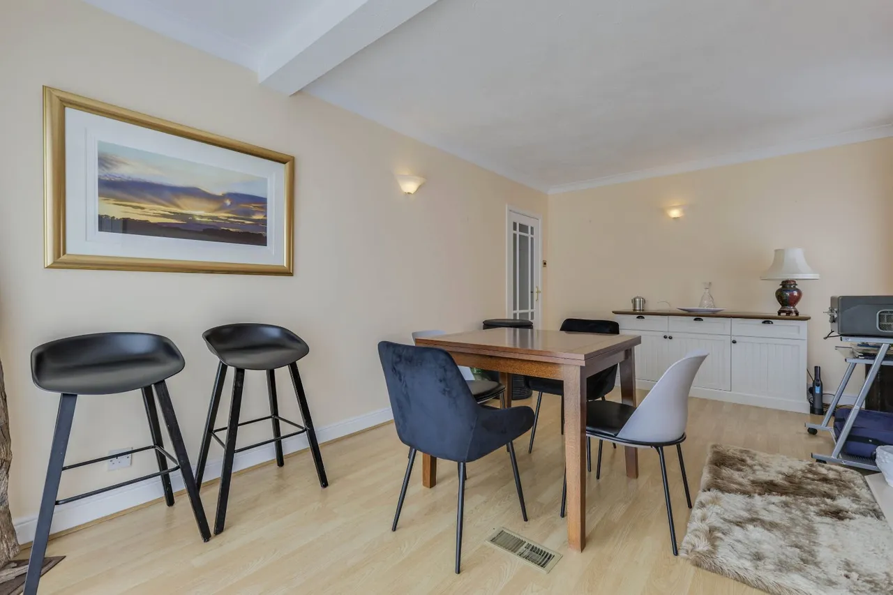 Foxholes Crescent, Calverley, LS28, photo 9