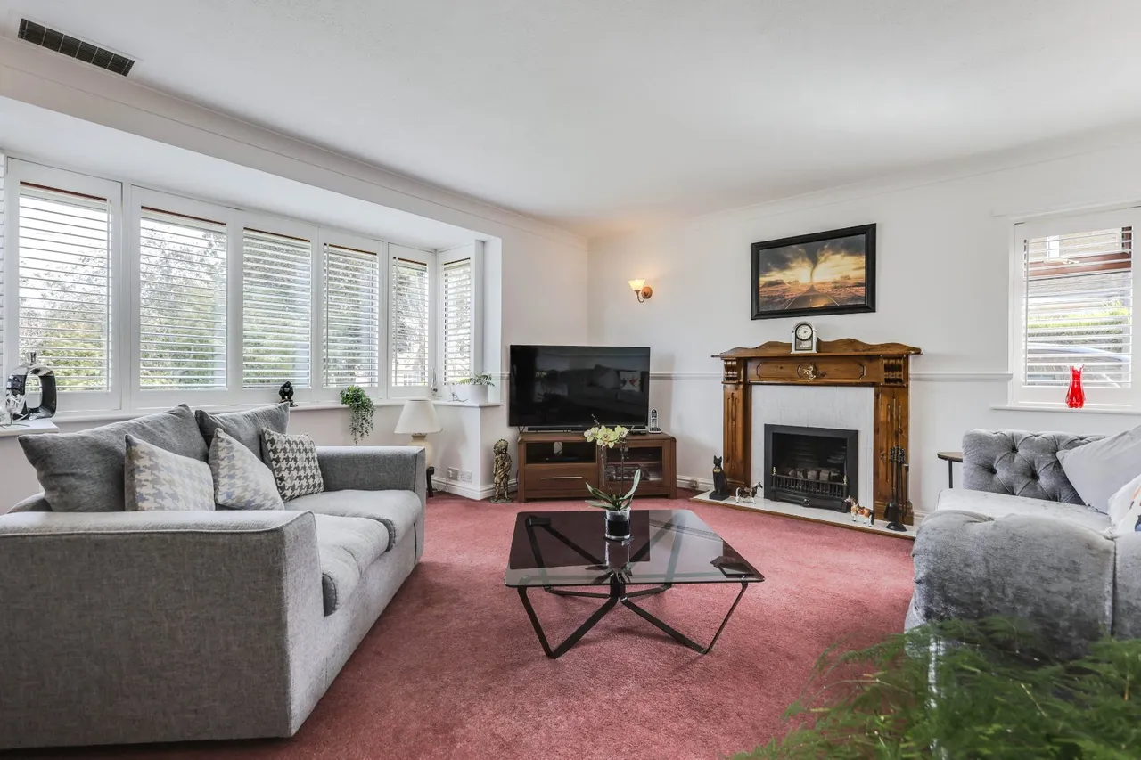 Foxholes Crescent, Calverley, LS28, photo 4