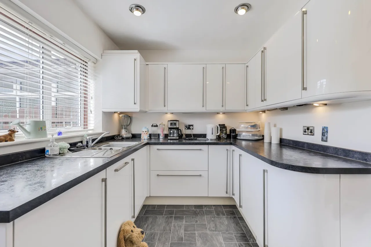 Foxholes Crescent, Calverley, LS28, photo 6