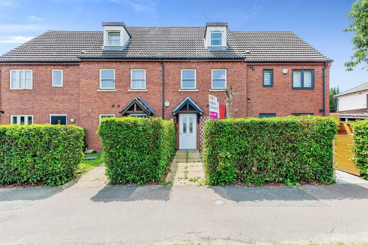 3 bed house for sale — Irthlingborough Road, Wellingborough