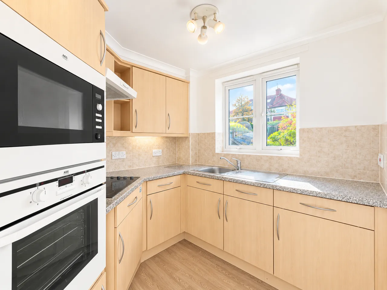 Winchmore Hill Road, N21, photo 3