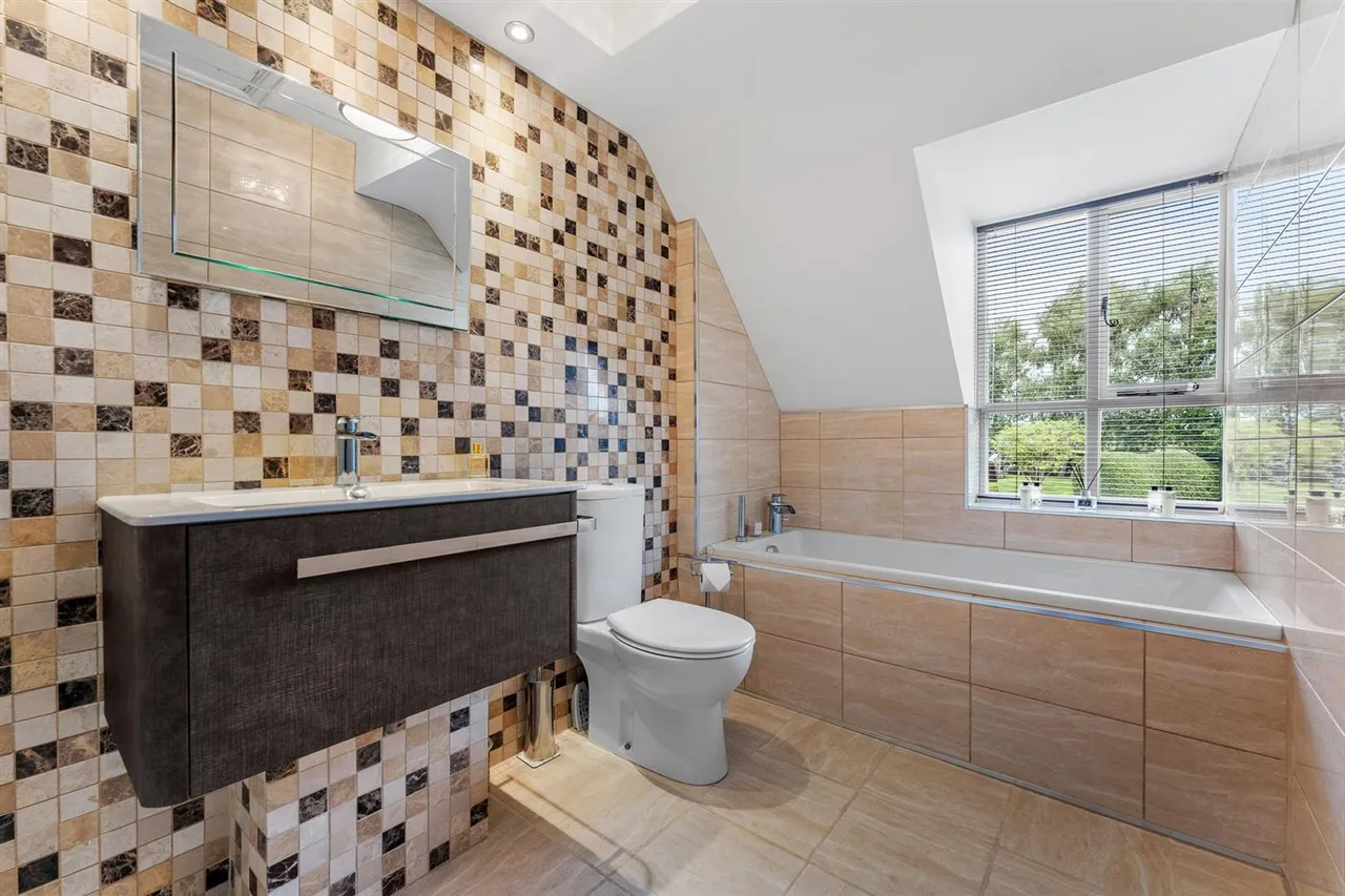 Woodford Lane, Newton, SK10, photo 15