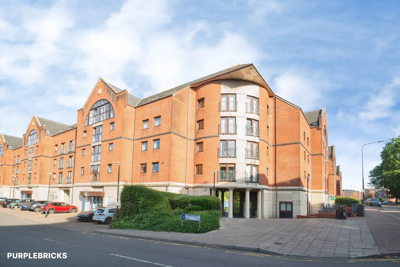 1 bed flat for sale, Schooner Way, Cardiff, CF10