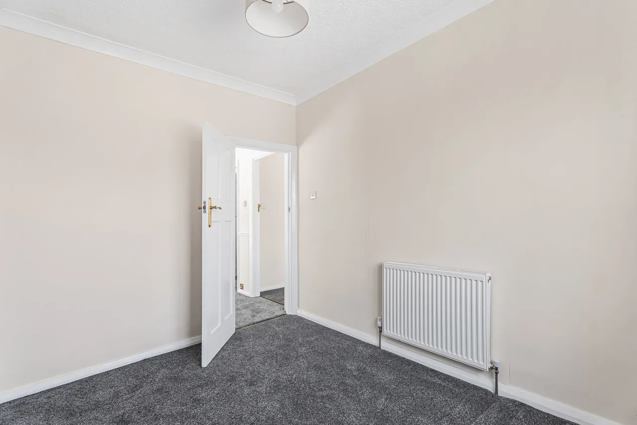 Vyner Road, London, W3, photo 21