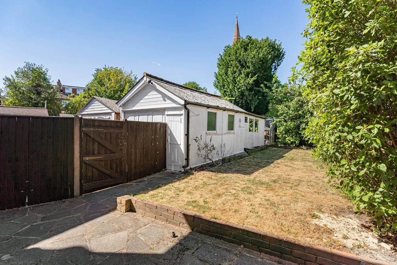 Vyner Road, London, W3, photo 28