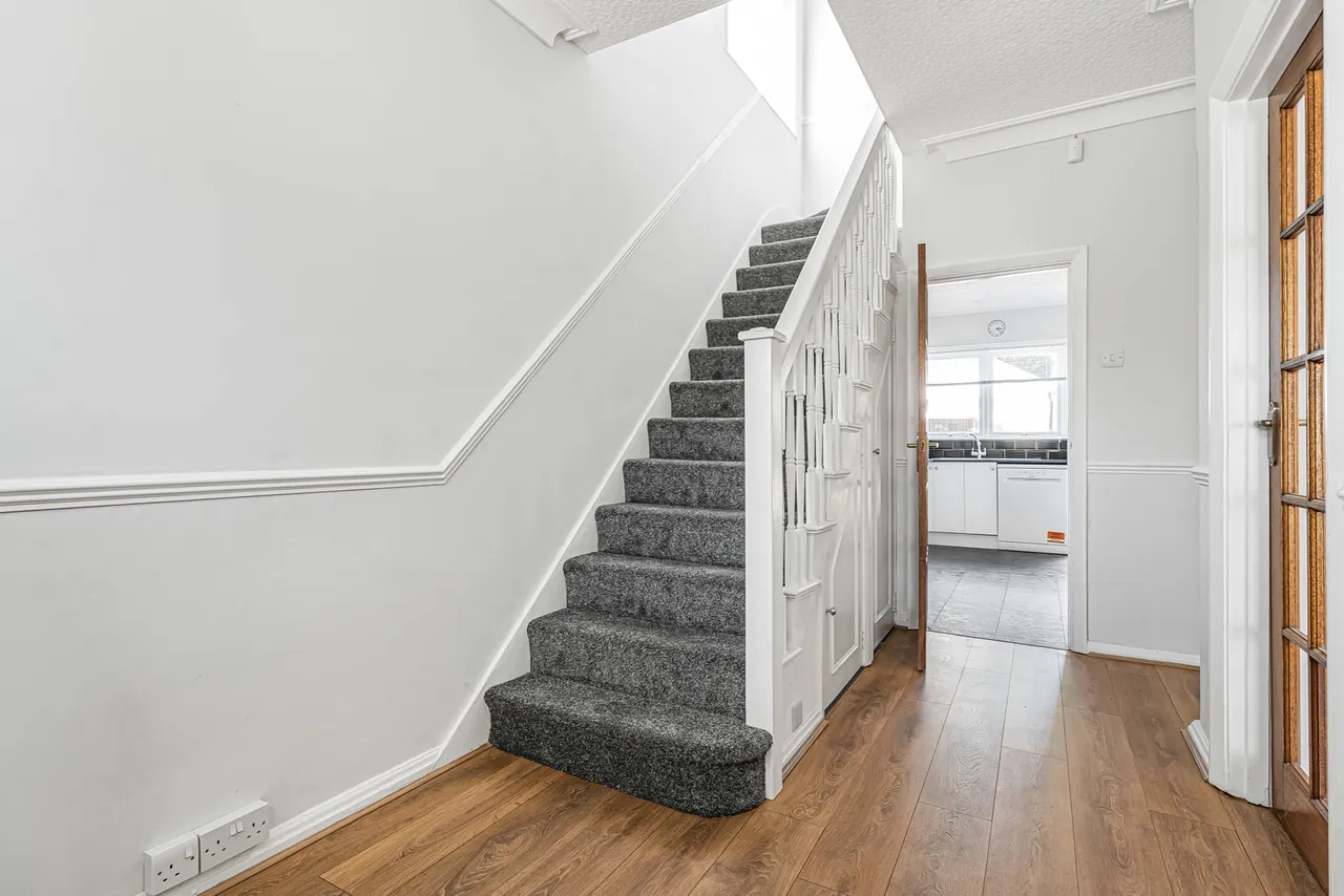 Vyner Road, London, W3, photo 13