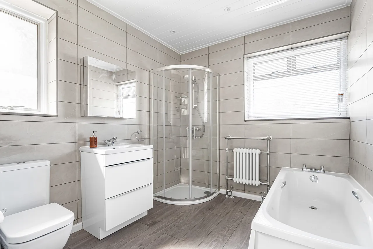 Vyner Road, London, W3, photo 26