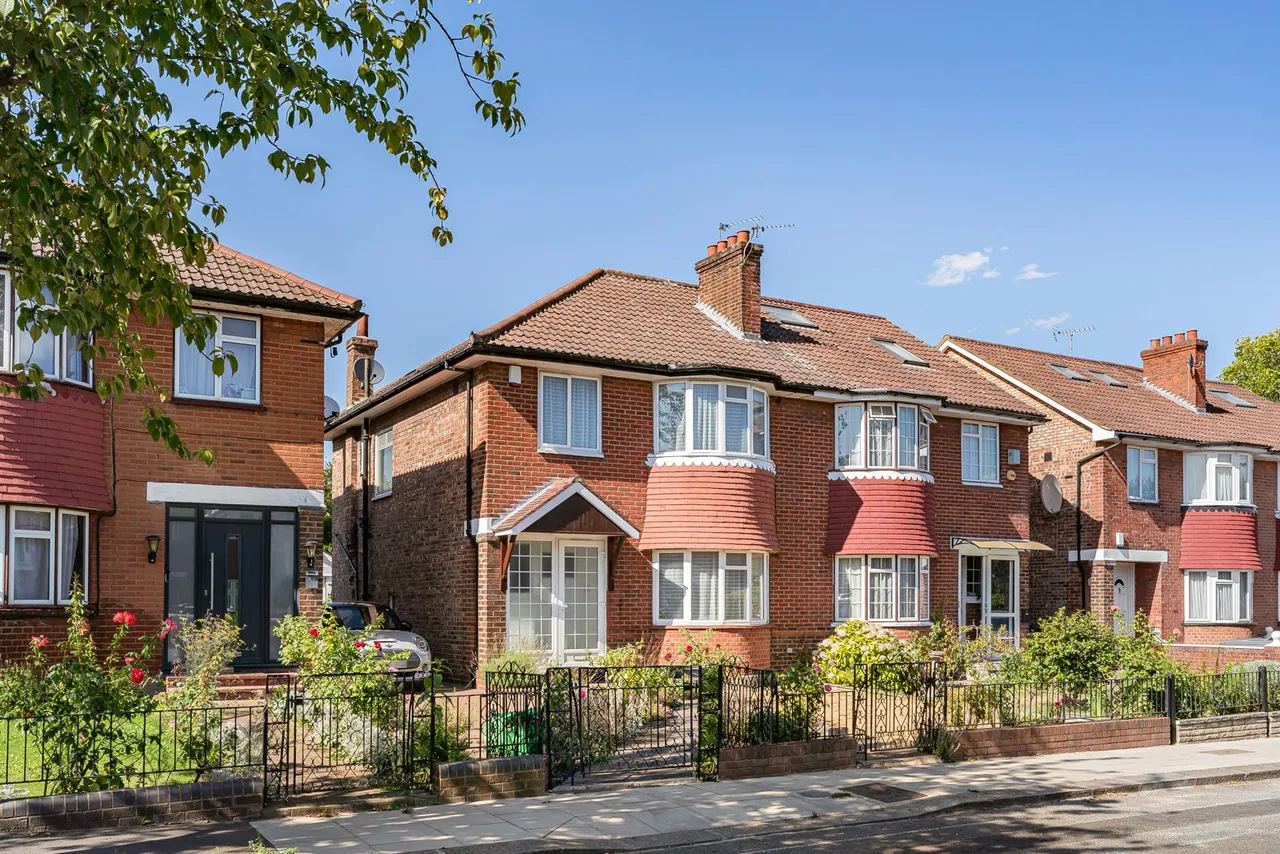 Vyner Road, London, W3, photo 31