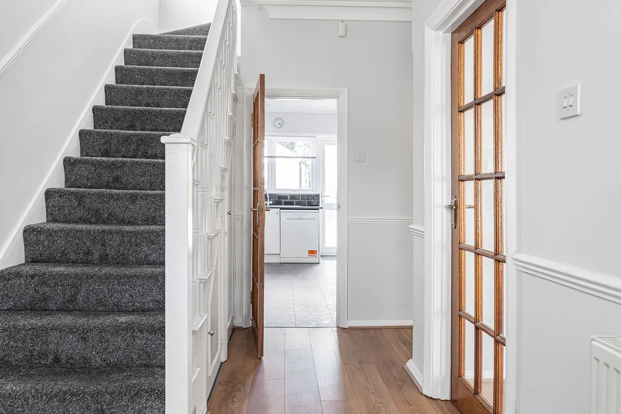 Vyner Road, London, W3, photo 14