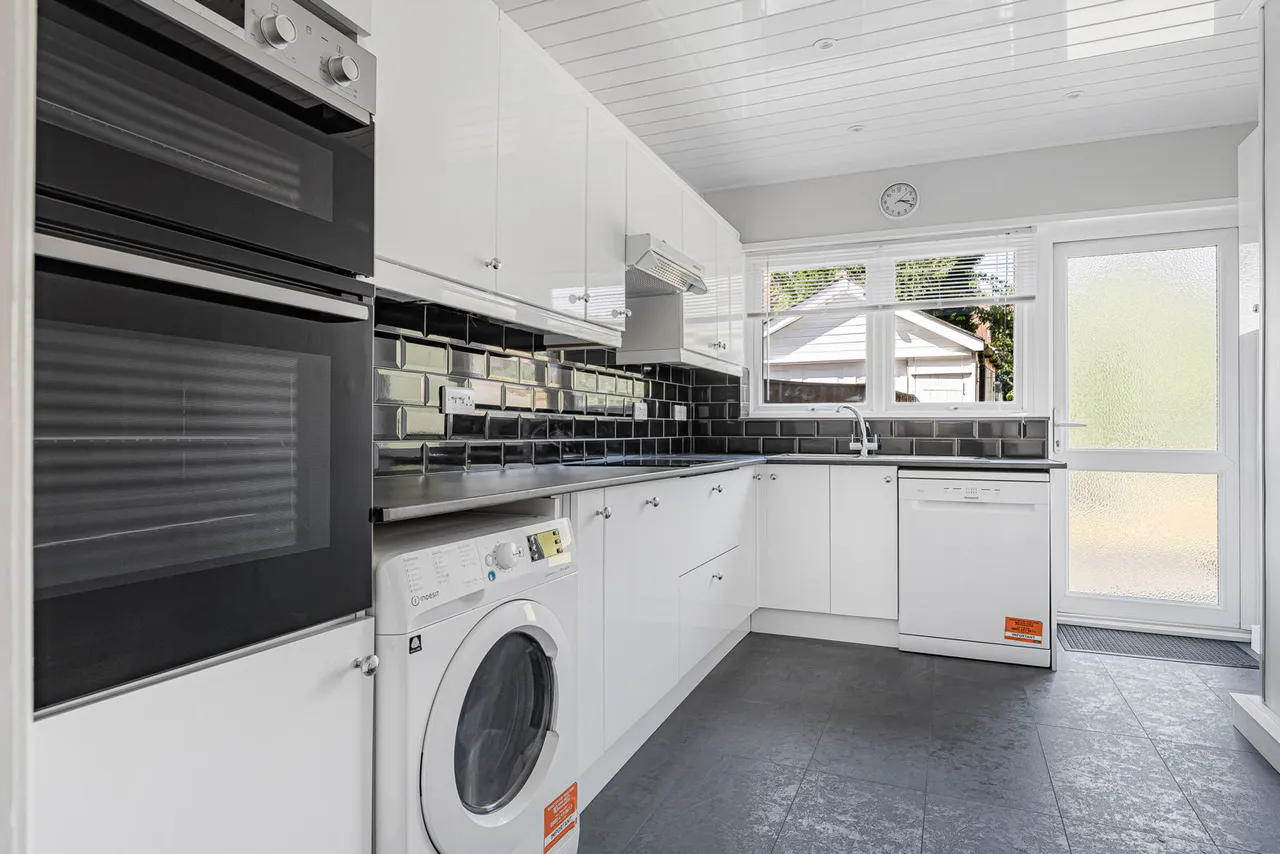 Vyner Road, London, W3, photo 12