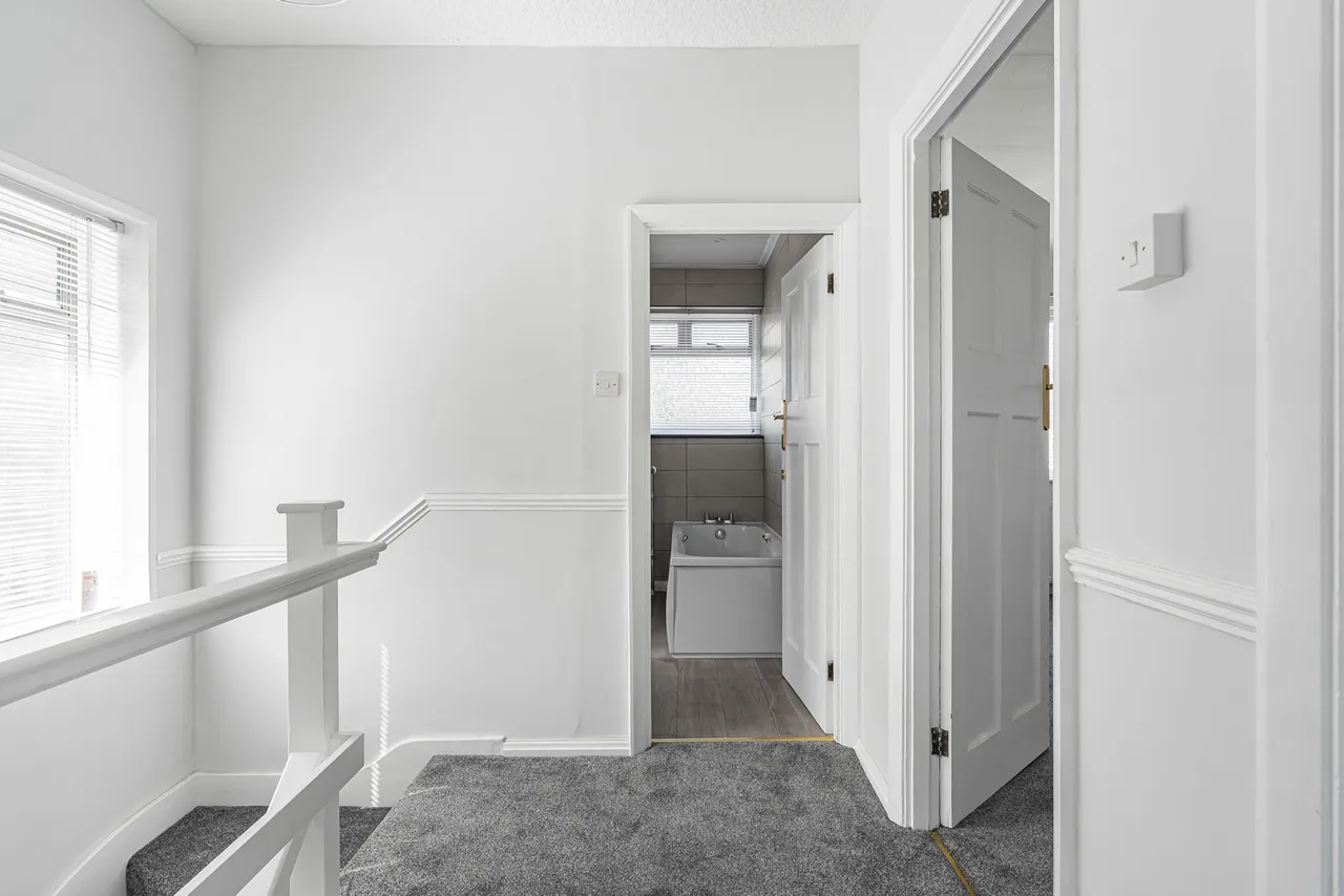 Vyner Road, London, W3, photo 15