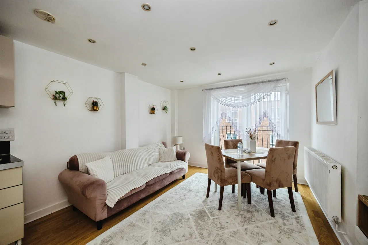 2 bed flat for sale — Elm Grove, Southsea