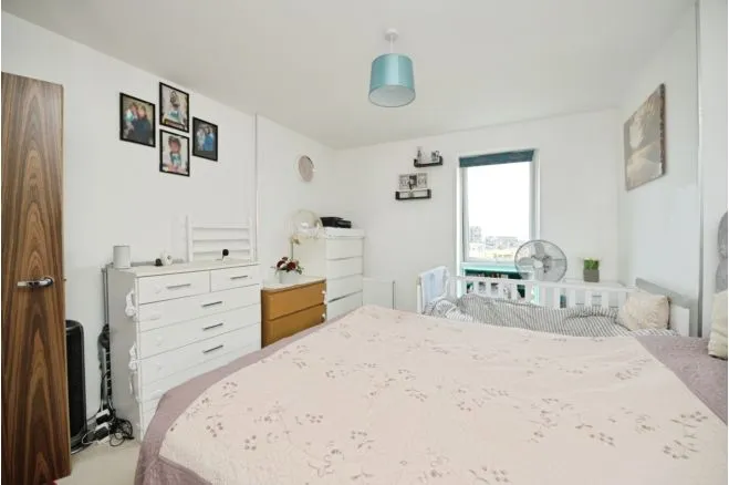 Handley Page Road, Barking, IG11, photo 7