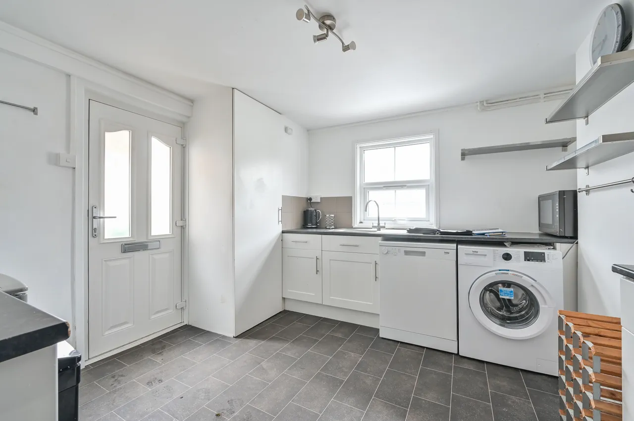193 Stoughton Road, Guildford, photo 8
