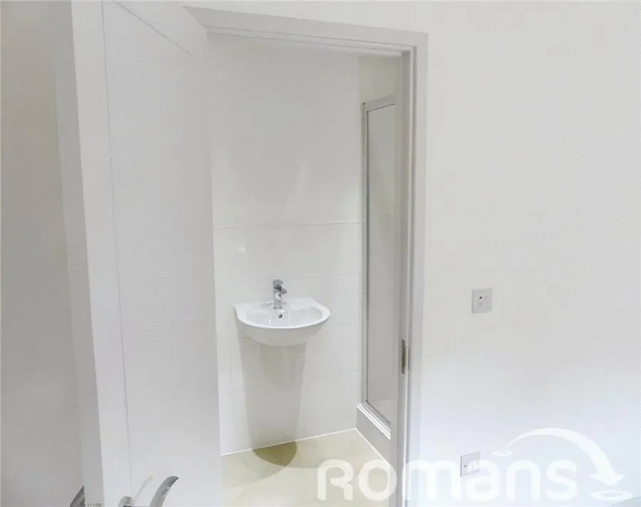 Fire Fly Avenue, Swindon, SN2, photo 6