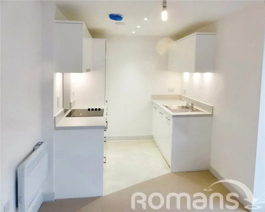 Fire Fly Avenue, Swindon, SN2, photo 3