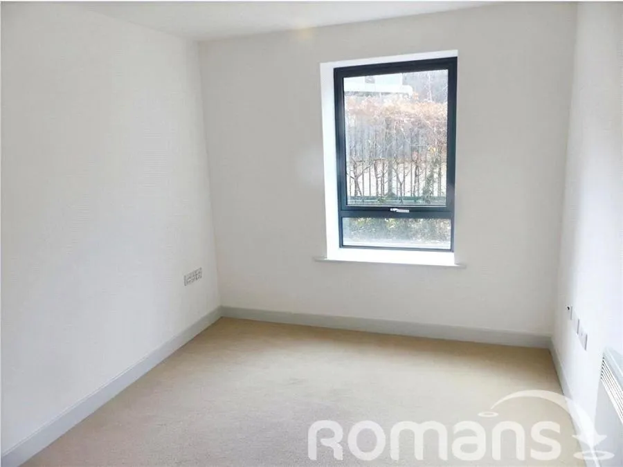 Fire Fly Avenue, Swindon, SN2, photo 5