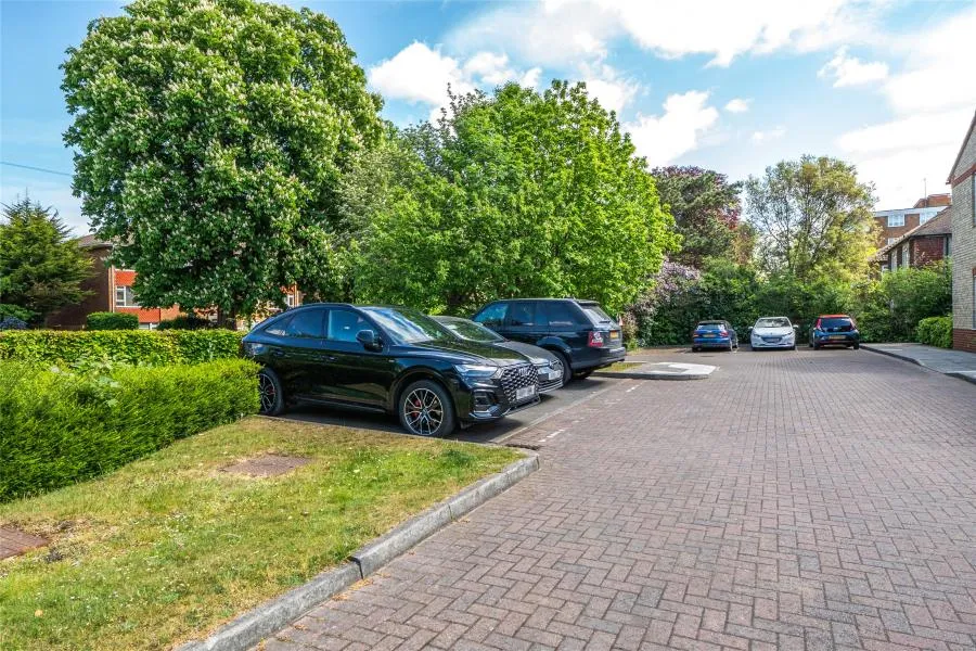 Beddington Gardens, Wallington, SM6, photo 12