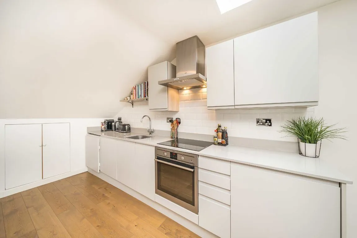 Garratt Lane, SW18, photo 5