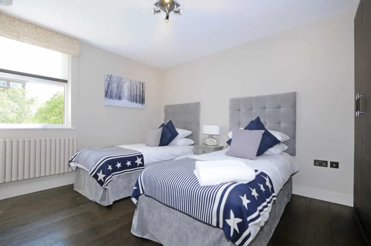 London, NW8, photo 5