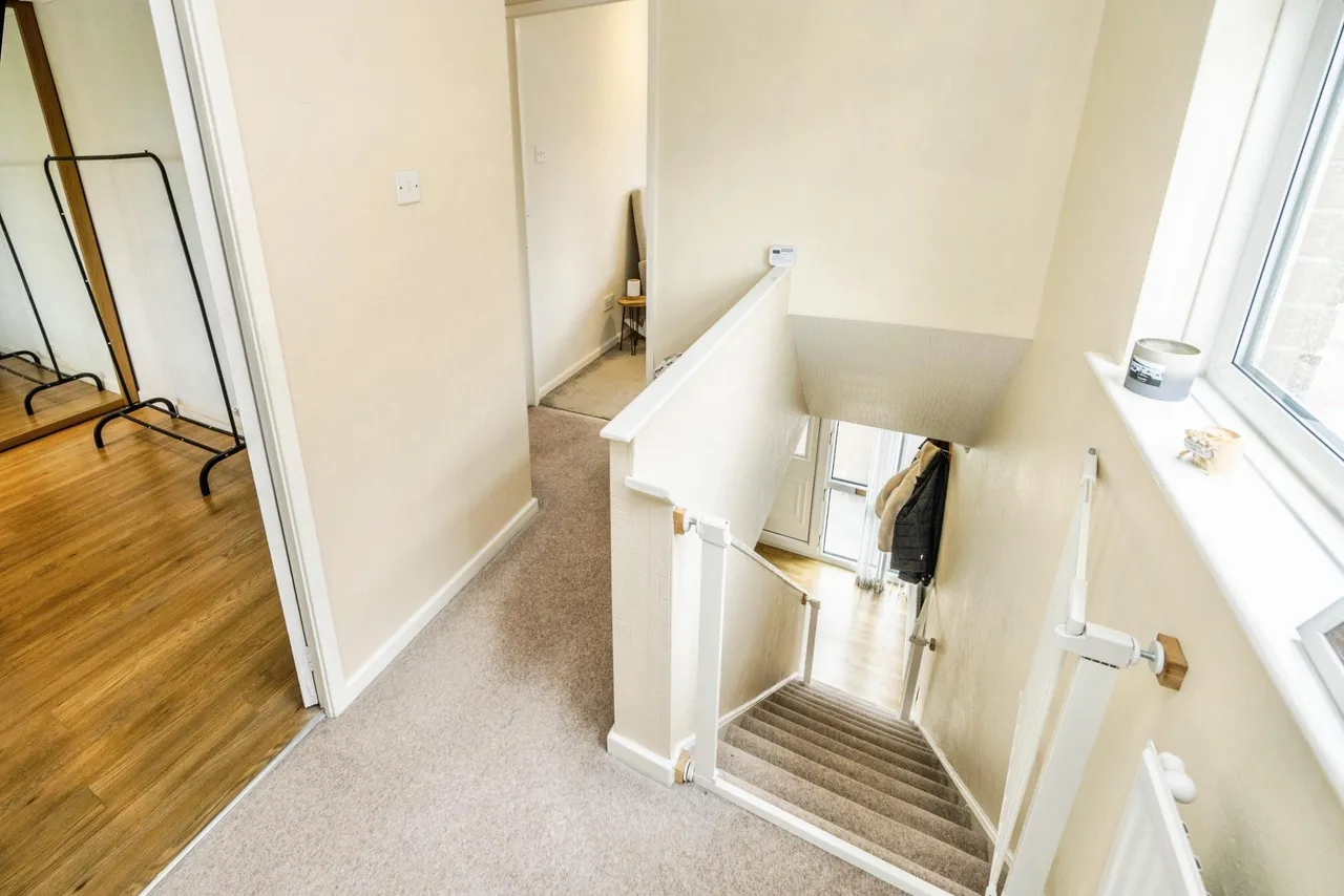 Carr Green Avenue, Brighouse, HD6, photo 17