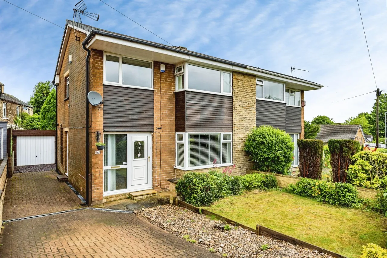 3 bed house for sale, Carr Green Avenue, Brighouse, HD6