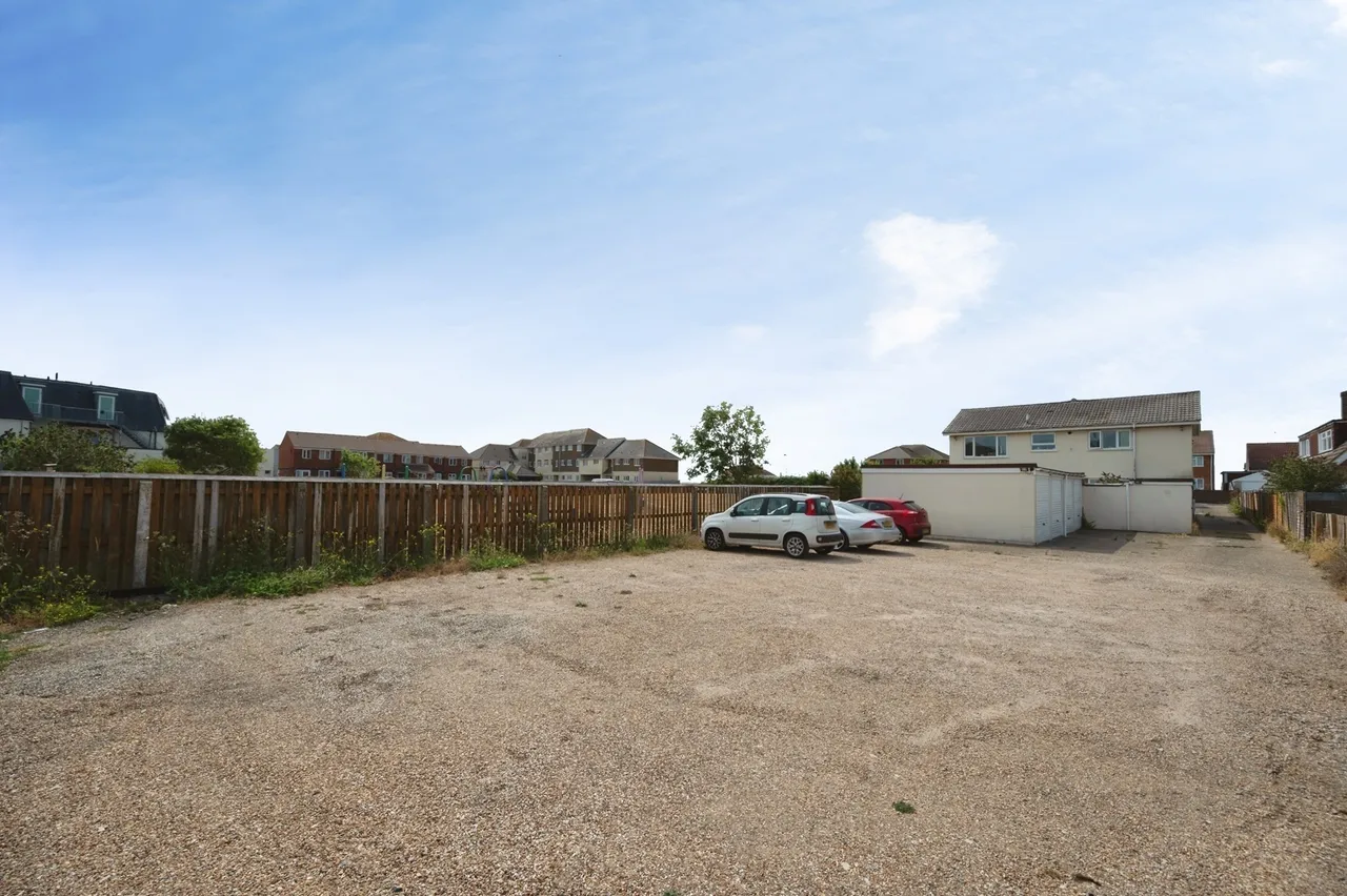 Southwood Road, Hayling Island, PO11, photo 13