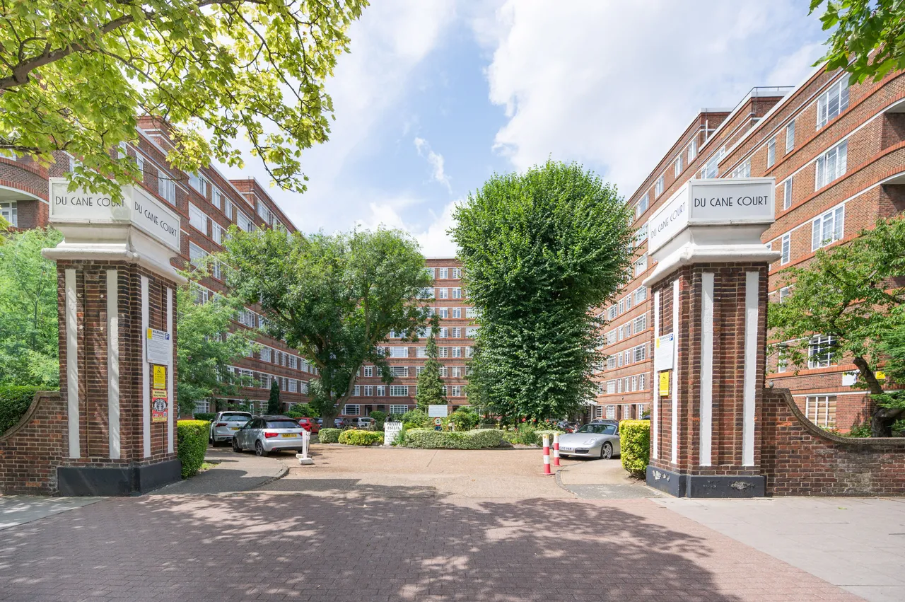 flat for sale — K27a Du Cane Court, Balham High Road, London