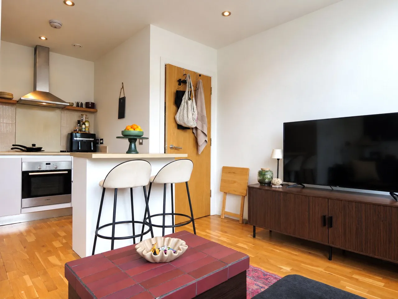 1 bed flat to rent, Streatham High Road, London, SW16