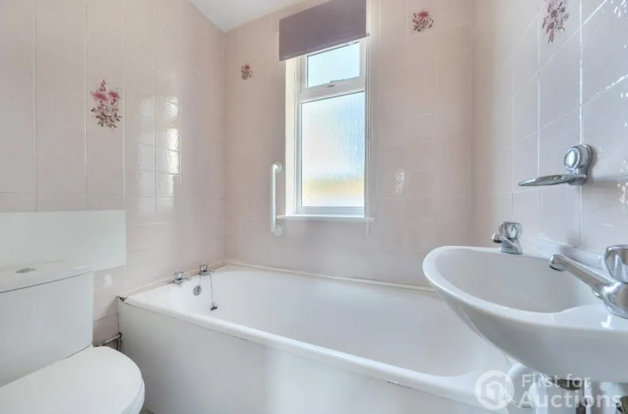 Douglas Crescent, Houghton Regis, LU5, photo 9
