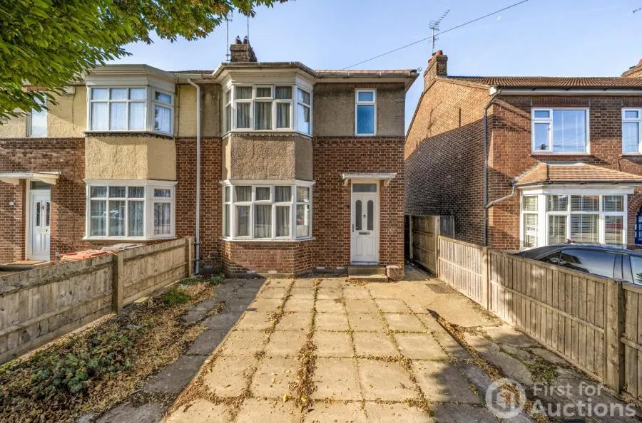 Douglas Crescent, Houghton Regis, LU5, photo 13