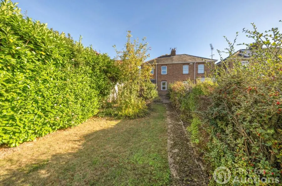 Douglas Crescent, Houghton Regis, LU5, photo 12