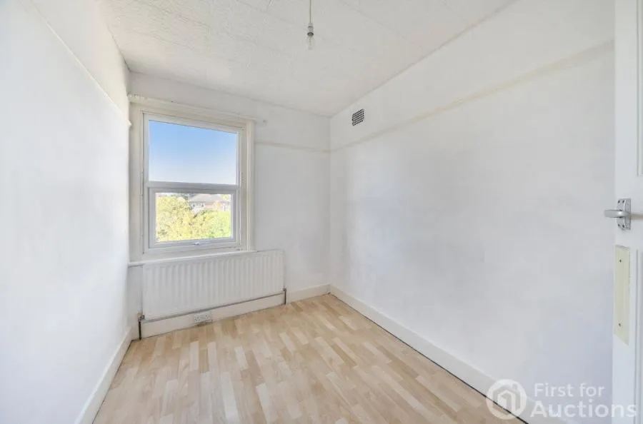 Douglas Crescent, Houghton Regis, LU5, photo 8
