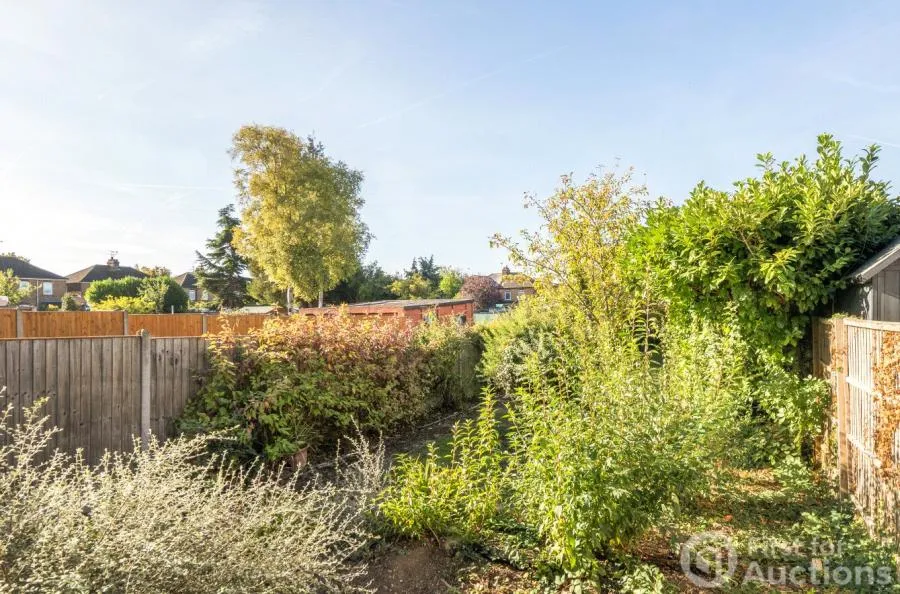 Douglas Crescent, Houghton Regis, LU5, photo 11