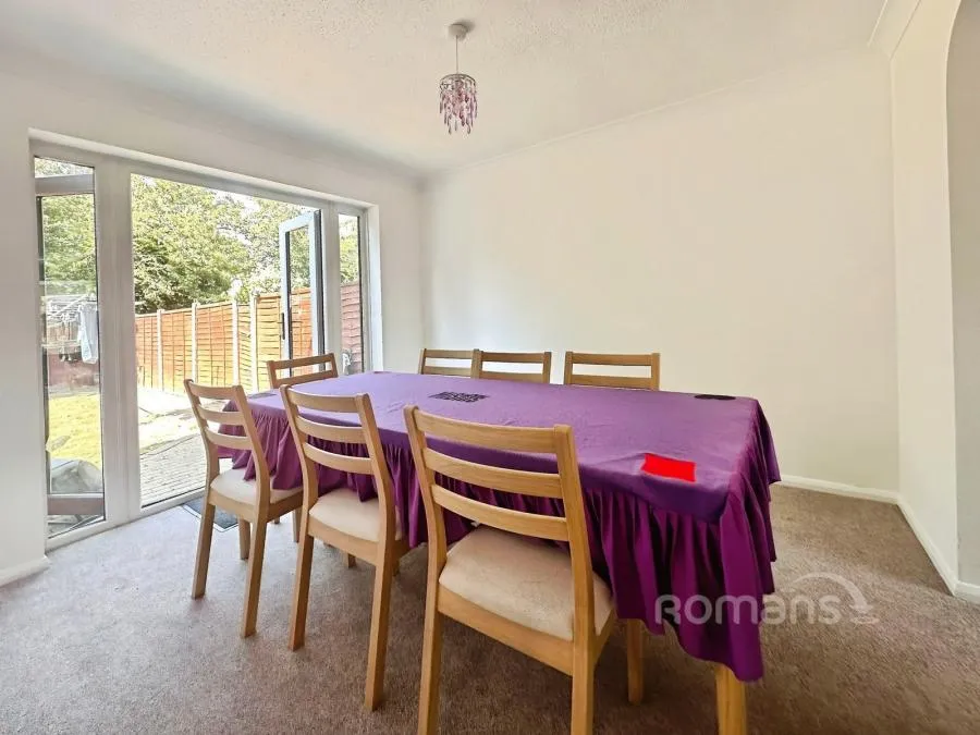 Squarefield Gardens, Hook, RG27, photo 8