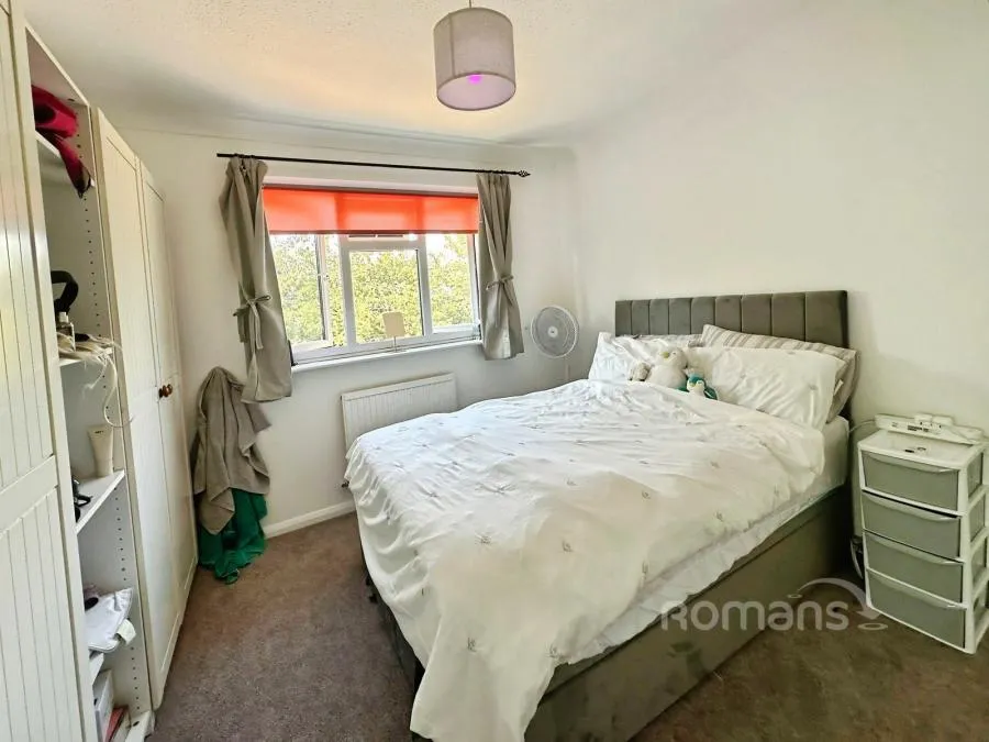 Squarefield Gardens, Hook, RG27, photo 18