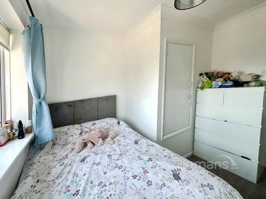Squarefield Gardens, Hook, RG27, photo 20