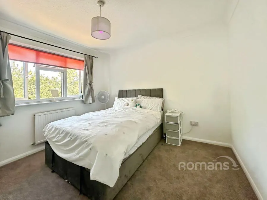 Squarefield Gardens, Hook, RG27, photo 6