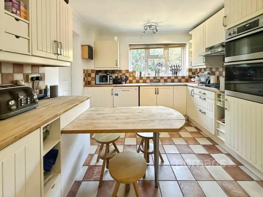 Squarefield Gardens, Hook, RG27, photo 12