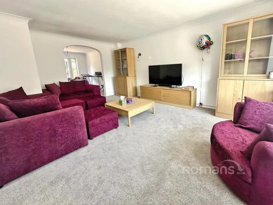 Squarefield Gardens, Hook, RG27, photo 3