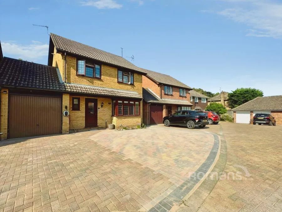 4 bed house for sale, Squarefield Gardens, Hook, RG27