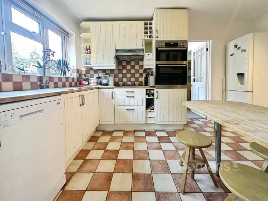 Squarefield Gardens, Hook, RG27, photo 13